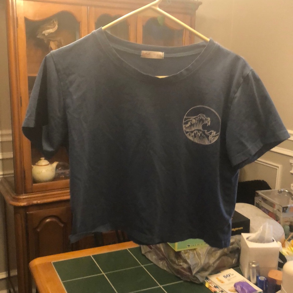 Cropped blue wave t-shirt